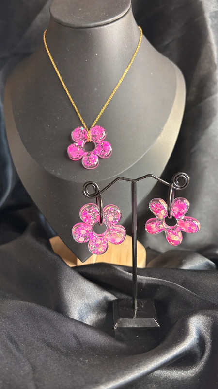 Ensemble collier & boucles d’oreilles en résine époxy – Fait main
