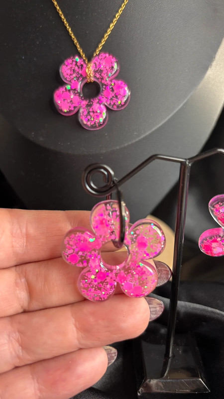 Ensemble collier & boucles d’oreilles en résine époxy – Fait main