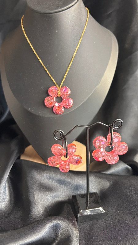 Ensemble collier & boucles d’oreilles en résine époxy – Fait main