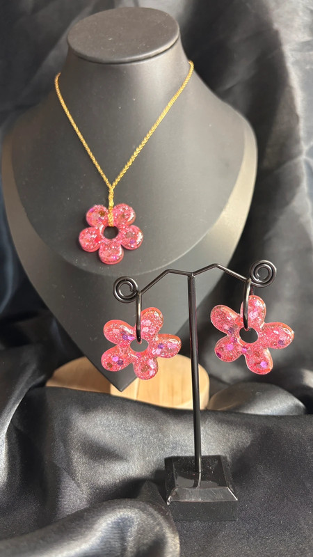 Ensemble collier & boucles d’oreilles en résine époxy – Fait main