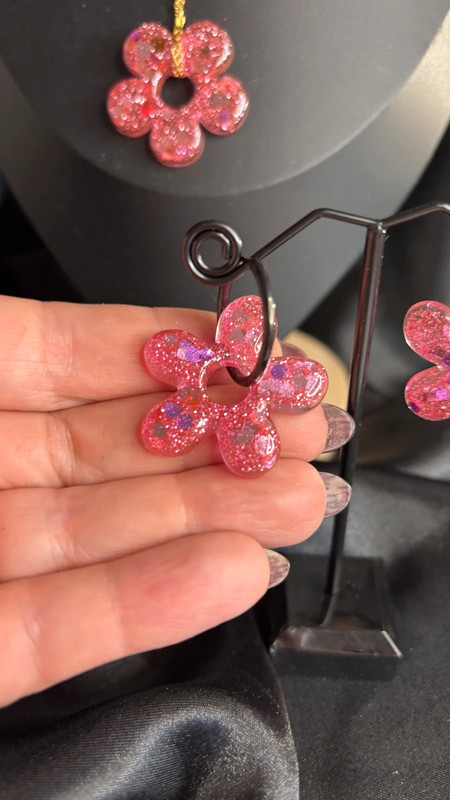 Ensemble collier & boucles d’oreilles en résine époxy – Fait main