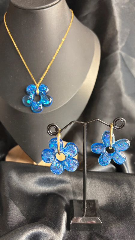 Ensemble collier & boucles d’oreilles en résine époxy – Fait main