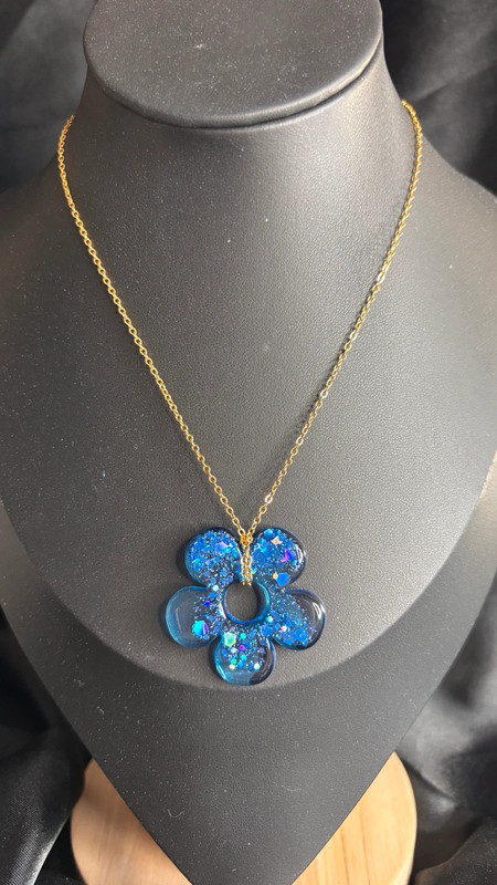 Ensemble collier & boucles d’oreilles en résine époxy – Fait main