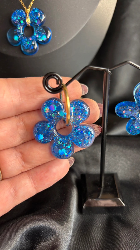Ensemble collier & boucles d’oreilles en résine époxy – Fait main