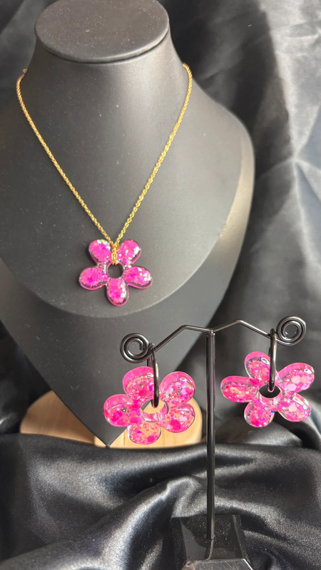 Ensemble collier & boucles d’oreilles en résine époxy – Fait main