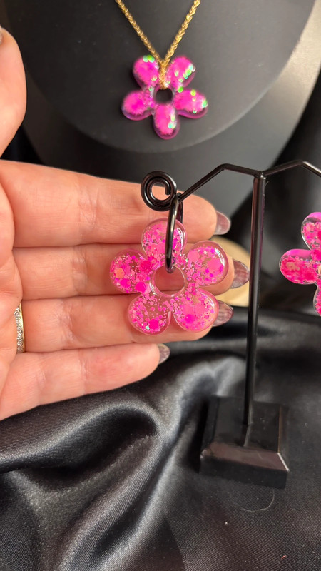 Ensemble collier & boucles d’oreilles en résine époxy – Fait main