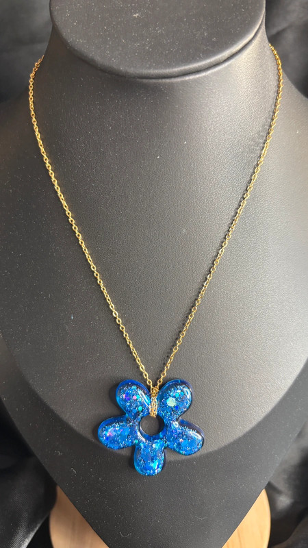 Ensemble collier & boucles d’oreilles en résine époxy – Fait main