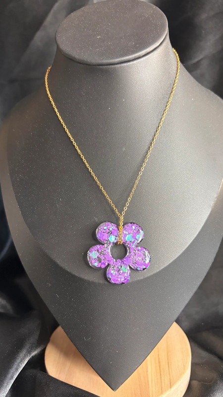 Ensemble collier & boucles d’oreilles en résine époxy – Fait main