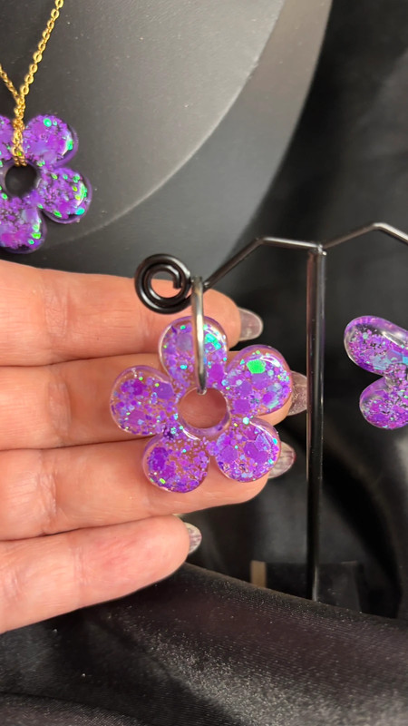 Ensemble collier & boucles d’oreilles en résine époxy – Fait main