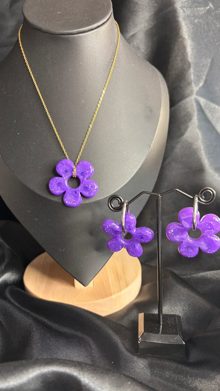 Ensemble collier & boucles d’oreilles en résine époxy – Fait main