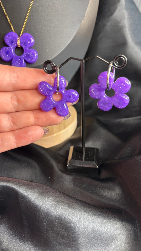 Ensemble collier & boucles d’oreilles en résine époxy – Fait main