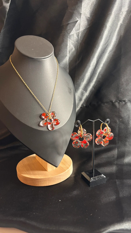 Ensemble collier & boucles d’oreilles en résine époxy – Fait main