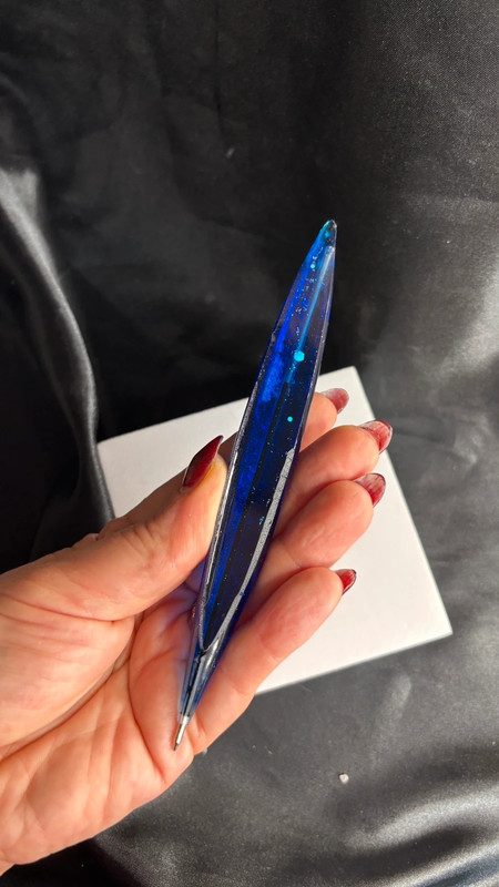 Stylo à bille bleu en résine époxy – Fait main