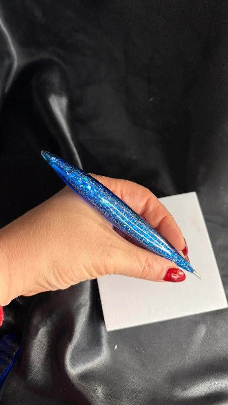 Stylo à bille bleu en résine époxy – Fait main
