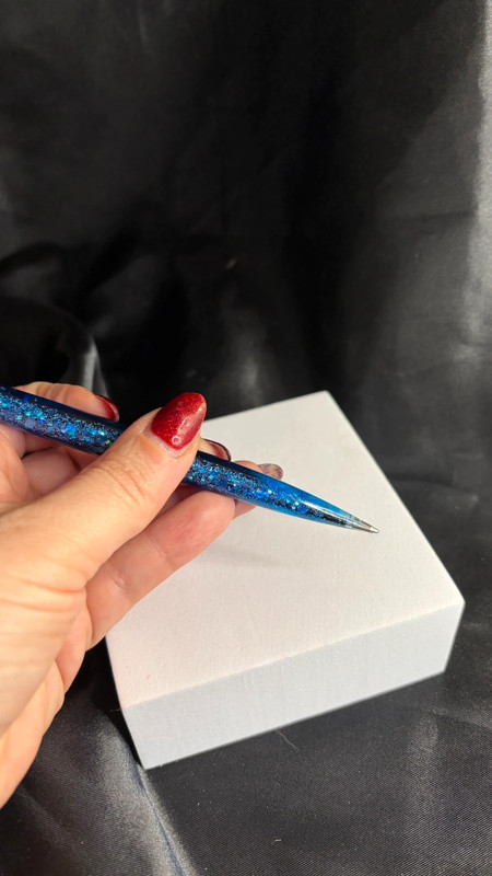 Stylo à bille bleu en résine époxy – Fait main