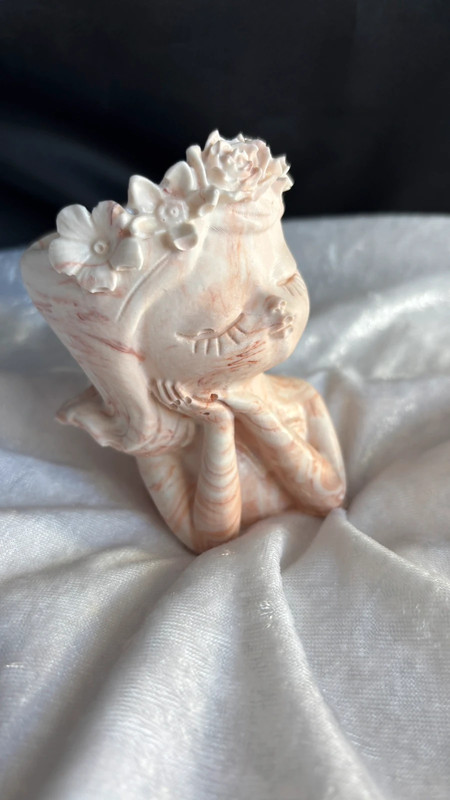 🌸 Petit pot décoratif – Fille en Jesmonite – Fait main