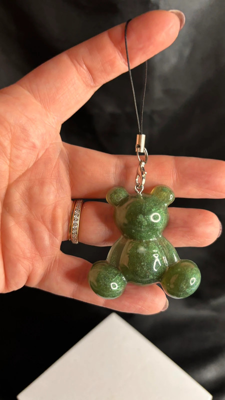 📱 Bijou de téléphone Ours en résine époxy – Fait main