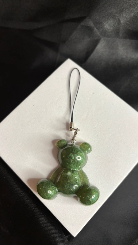 📱 Bijou de téléphone Ours en résine époxy – Fait main