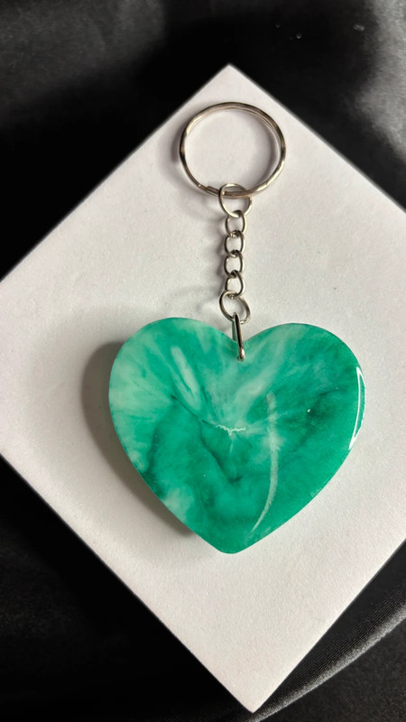 Porte-clé Cœur en Résine Époxy – Fait Main