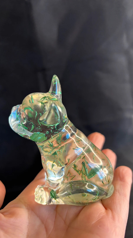 Chien en résine époxy – Fait main