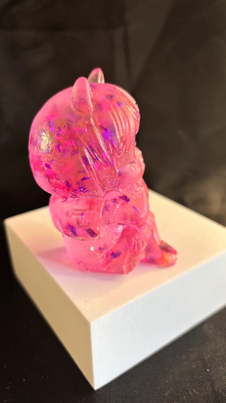 Petite Fille en résine époxy – Fait main