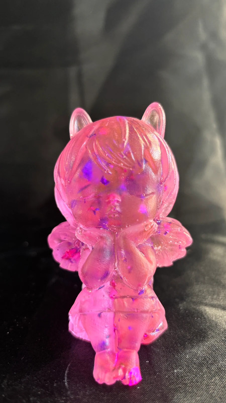 Petite Fille en résine époxy – Fait main