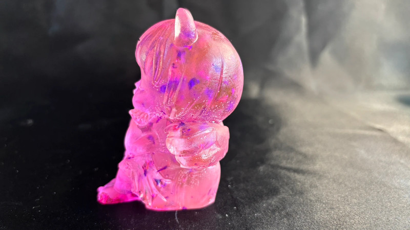 Petite Fille en résine époxy – Fait main