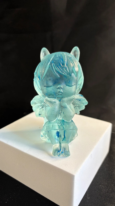 Petite Fille en résine époxy – Fait main