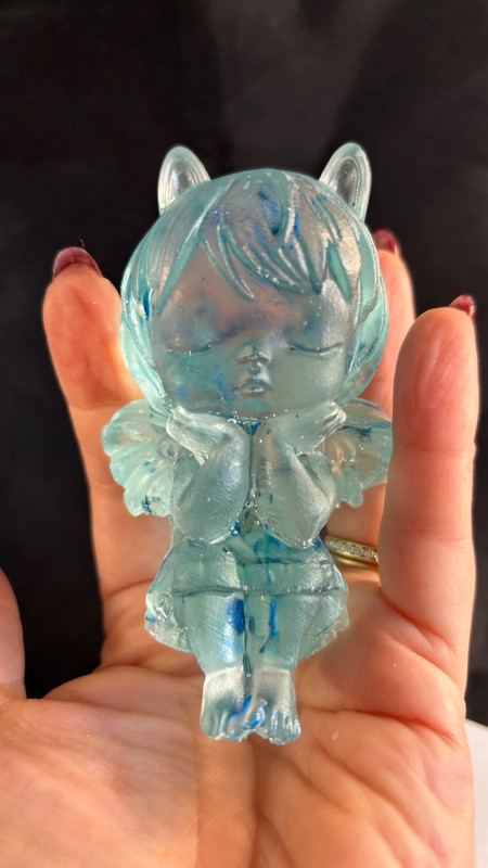 Petite Fille en résine époxy – Fait main