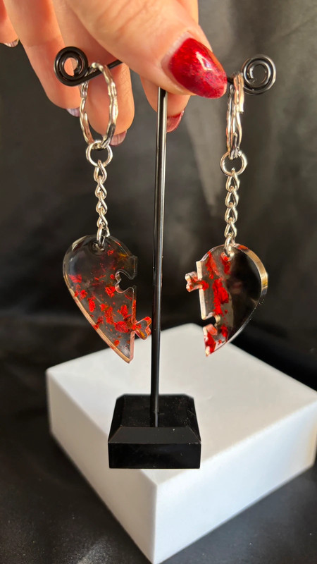 💔 Porte-clés Cœur Brisé en Résine Époxy – Fait Main