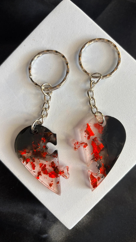 💔 Porte-clés Cœur Brisé en Résine Époxy – Fait Main