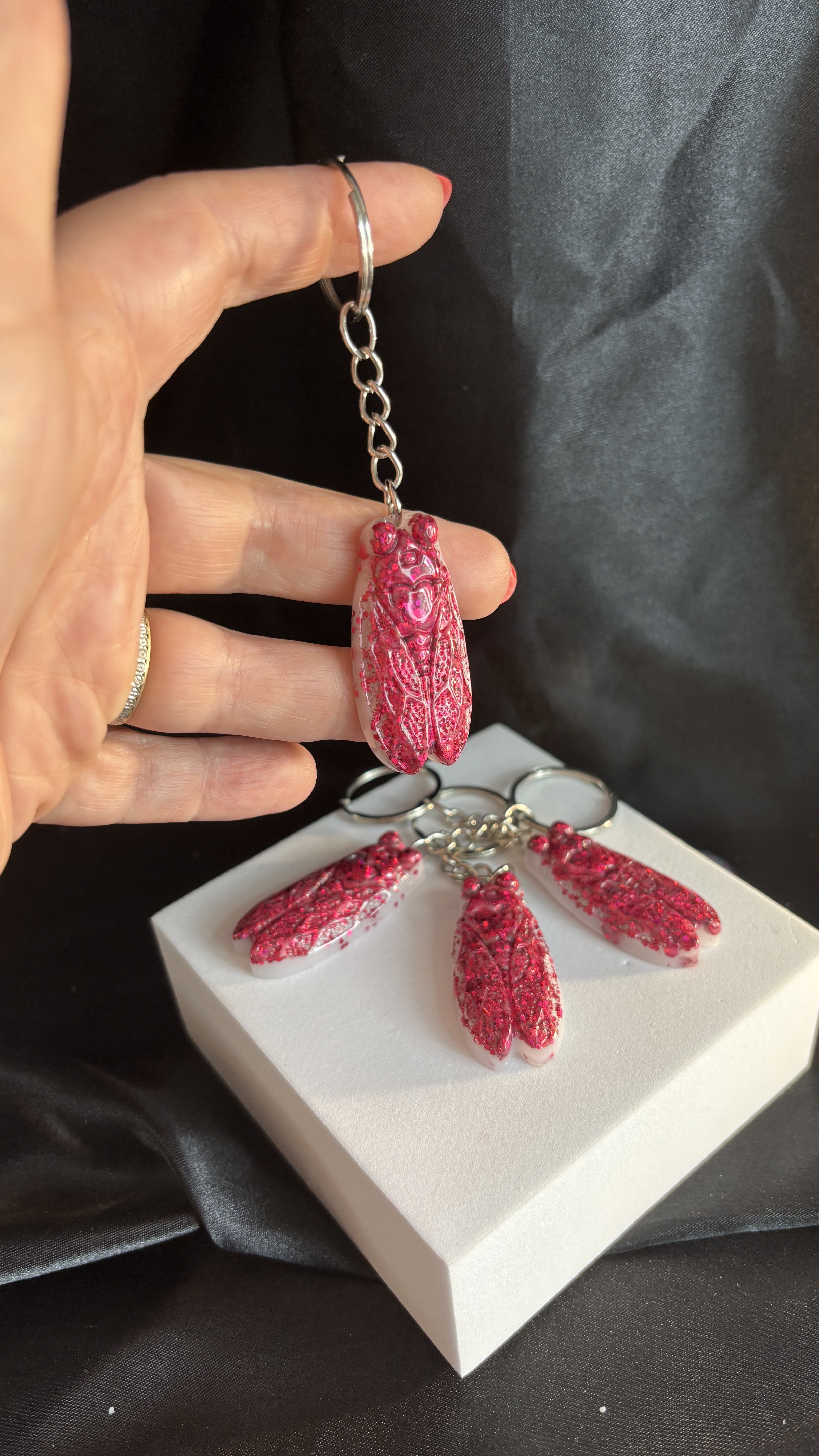 🐞 Porte-clé Cigale – Résine artisanale pailletée