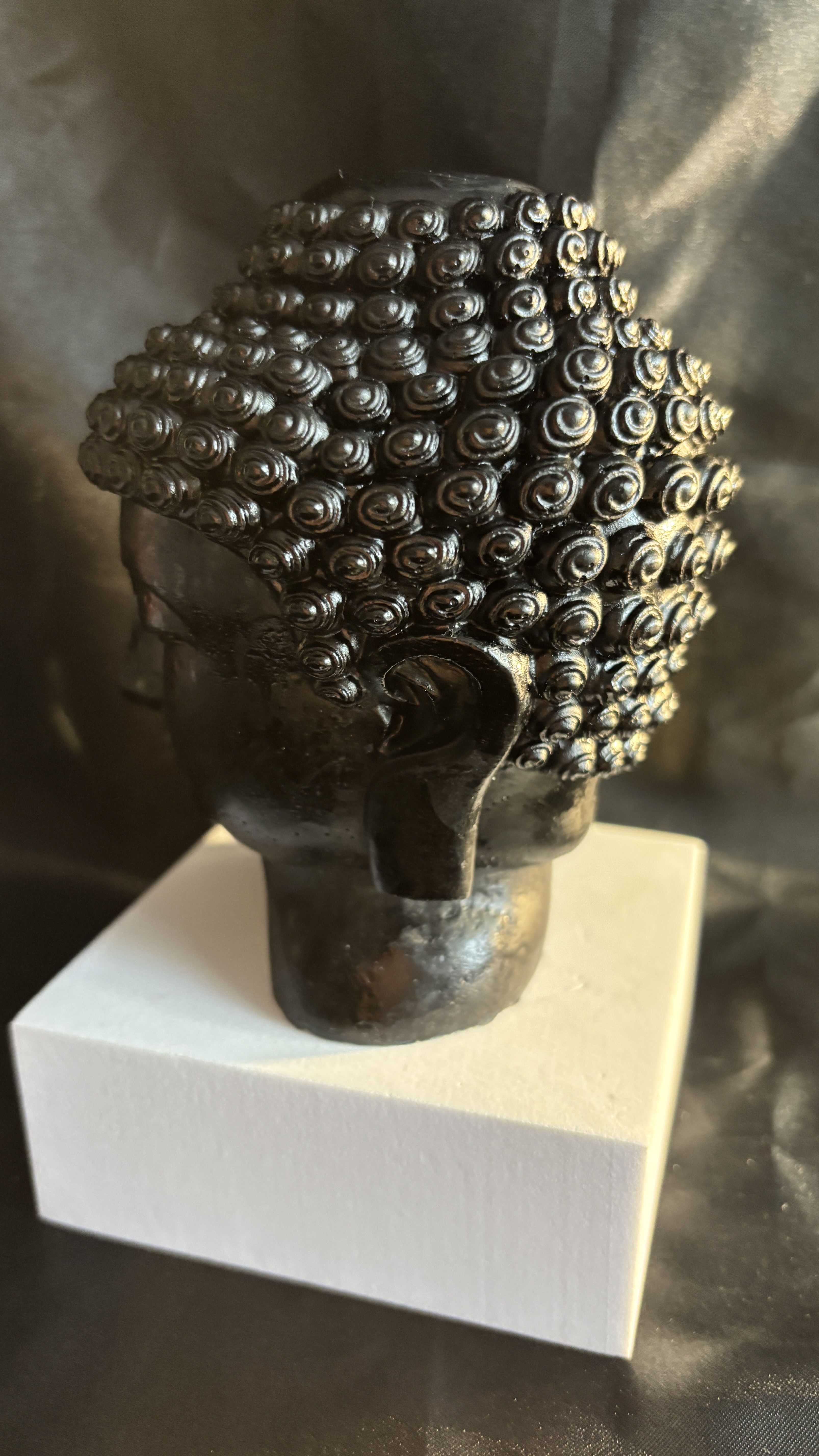 🖤 Tête de Bouddha noire en résine époxy – Sculpture zen & minimaliste
