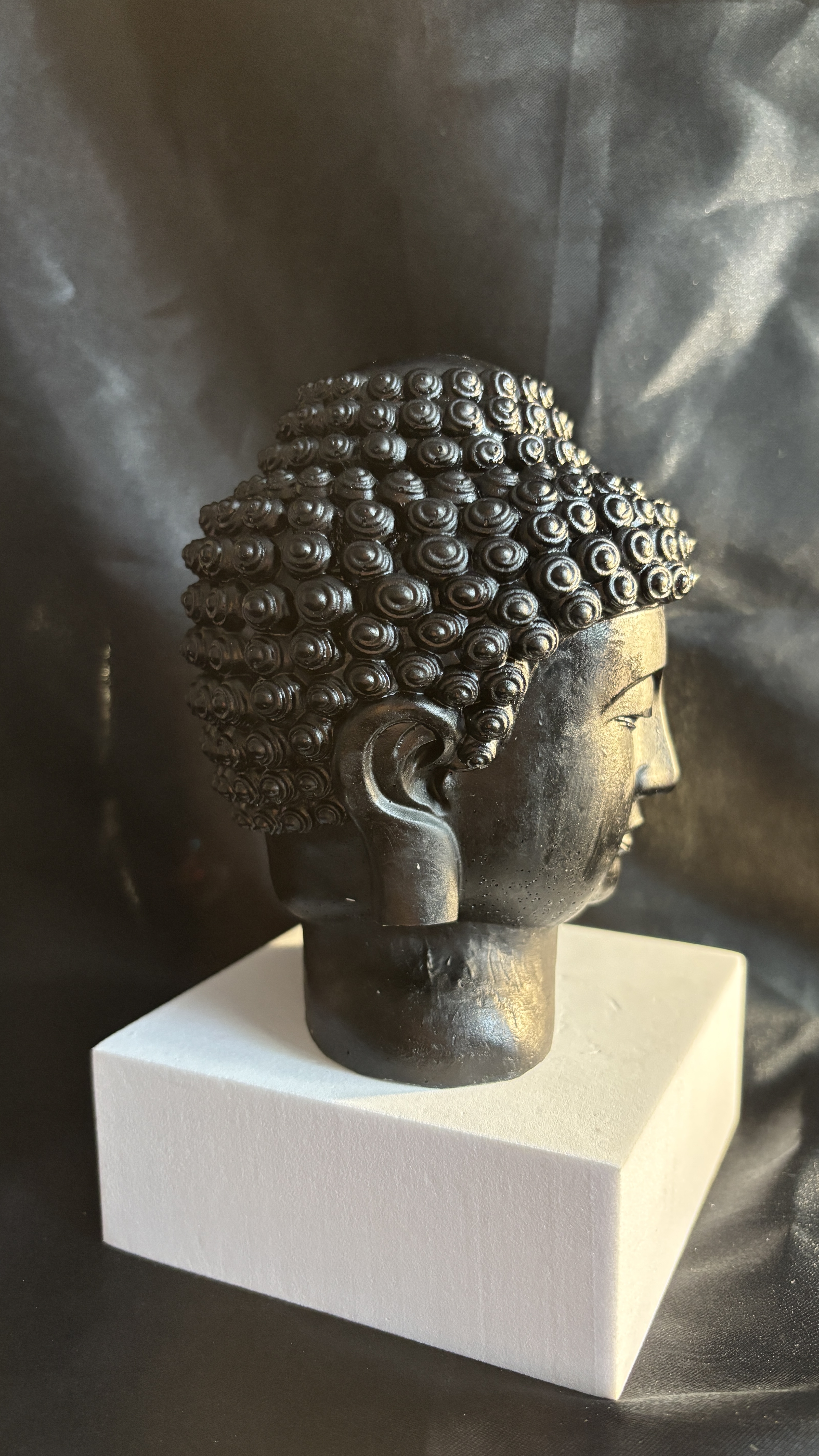 🖤 Tête de Bouddha noire en résine époxy – Sculpture zen & minimaliste