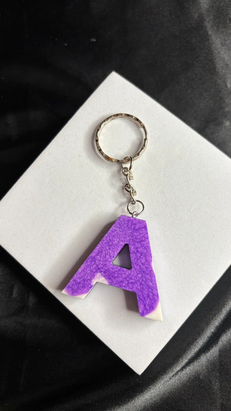 Porte-Clés Lettre de A à L en résine époxy – Fait main