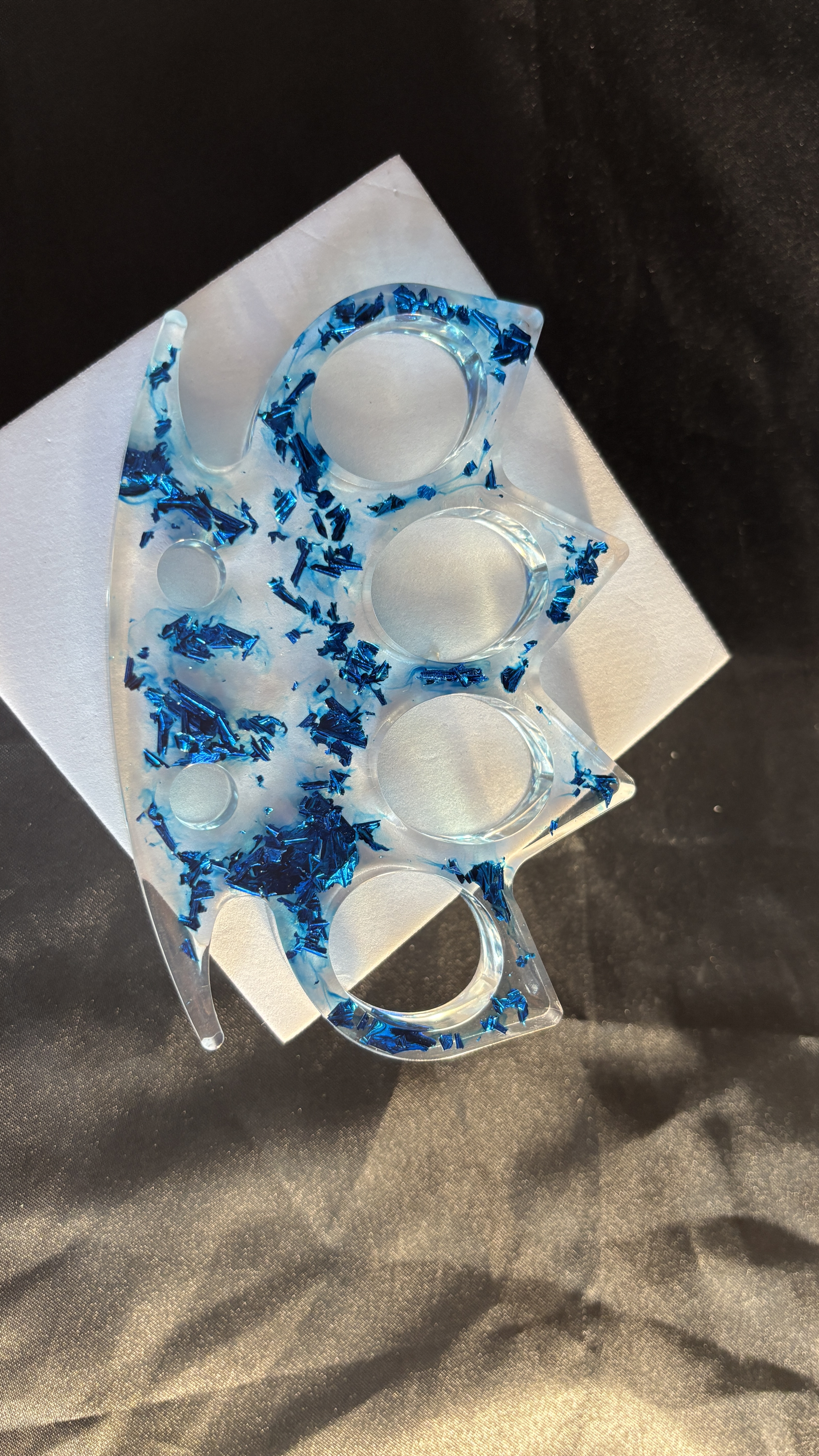 🥊 Coup de Poing Américain en Résine Époxy – Objet Décoratif