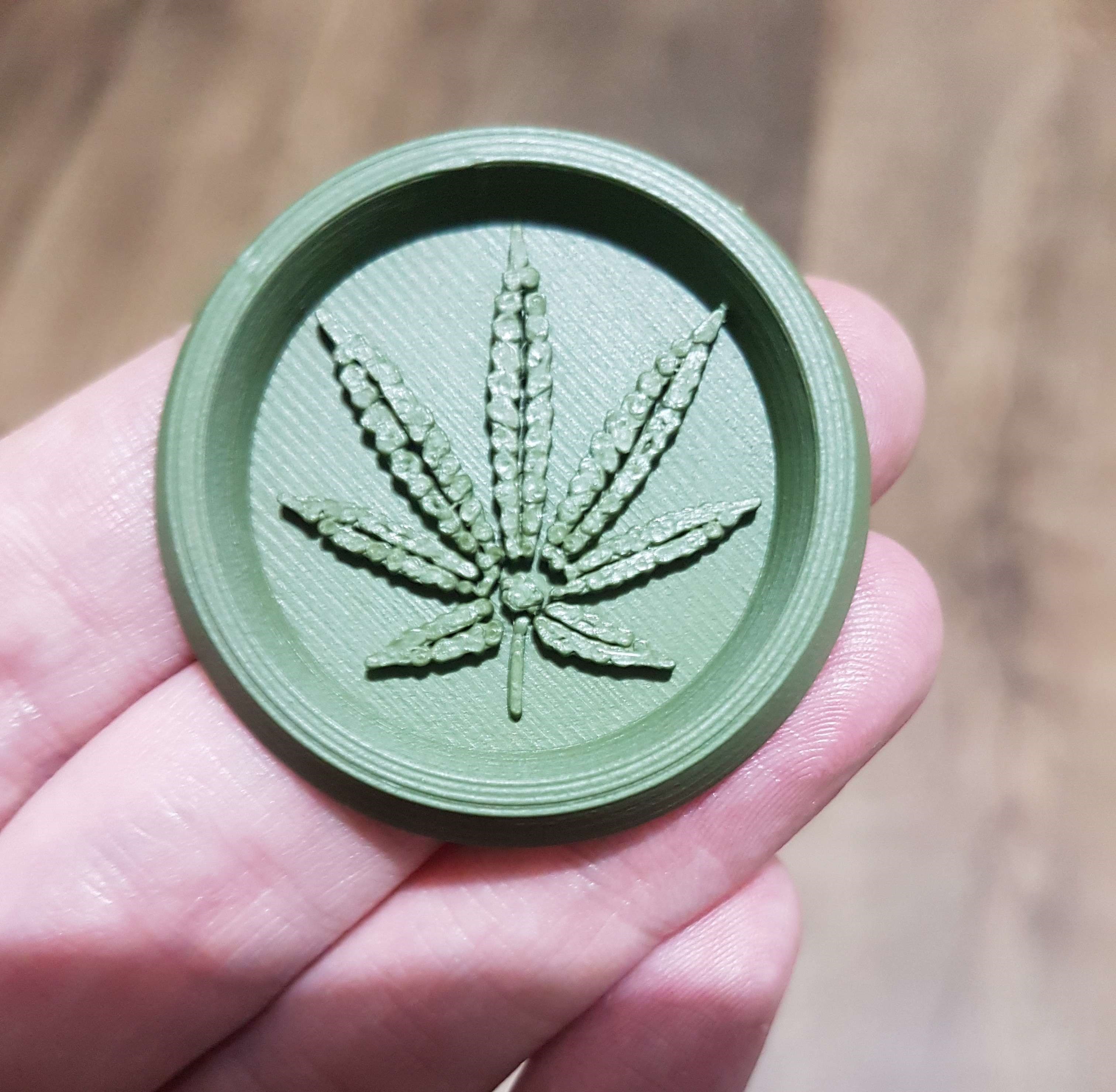 Hemp Leaf Feeding Dish