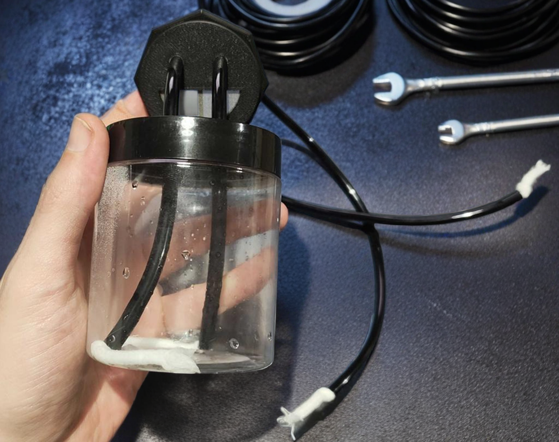 Water Reservoir: 250 ml (8 oz)