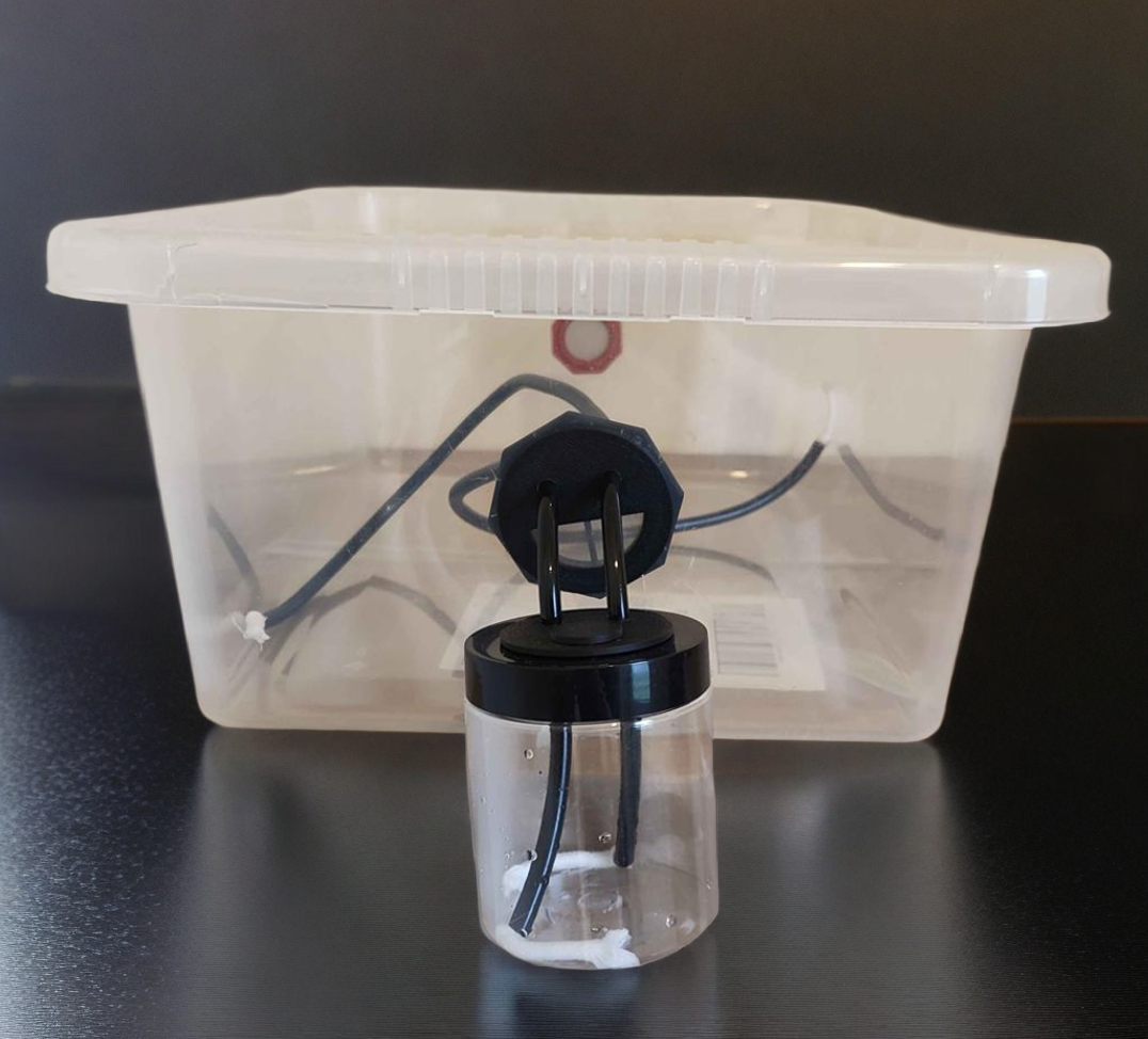 Water Reservoir: 250 ml (8 oz)