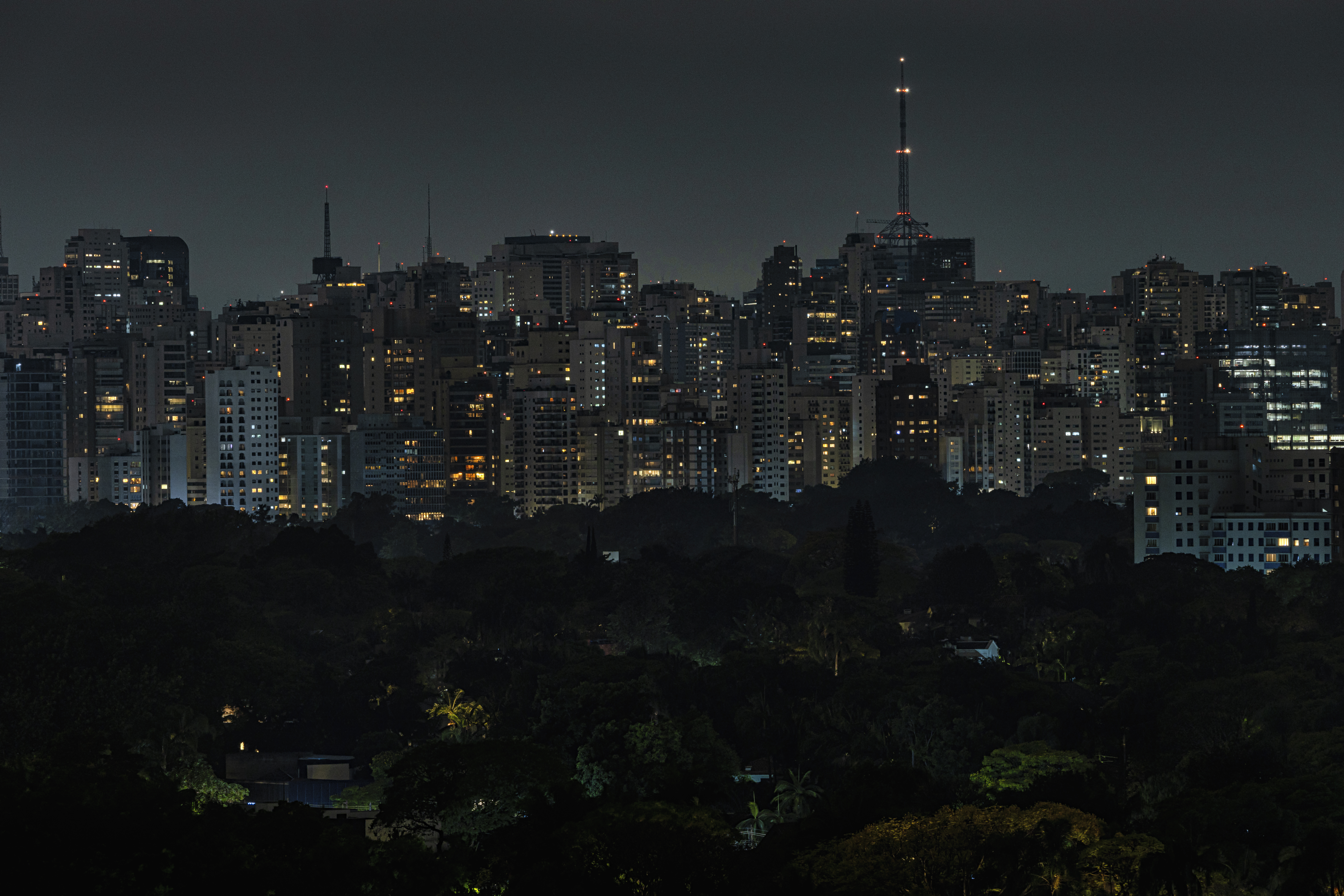 Foto Noturna de Cidade