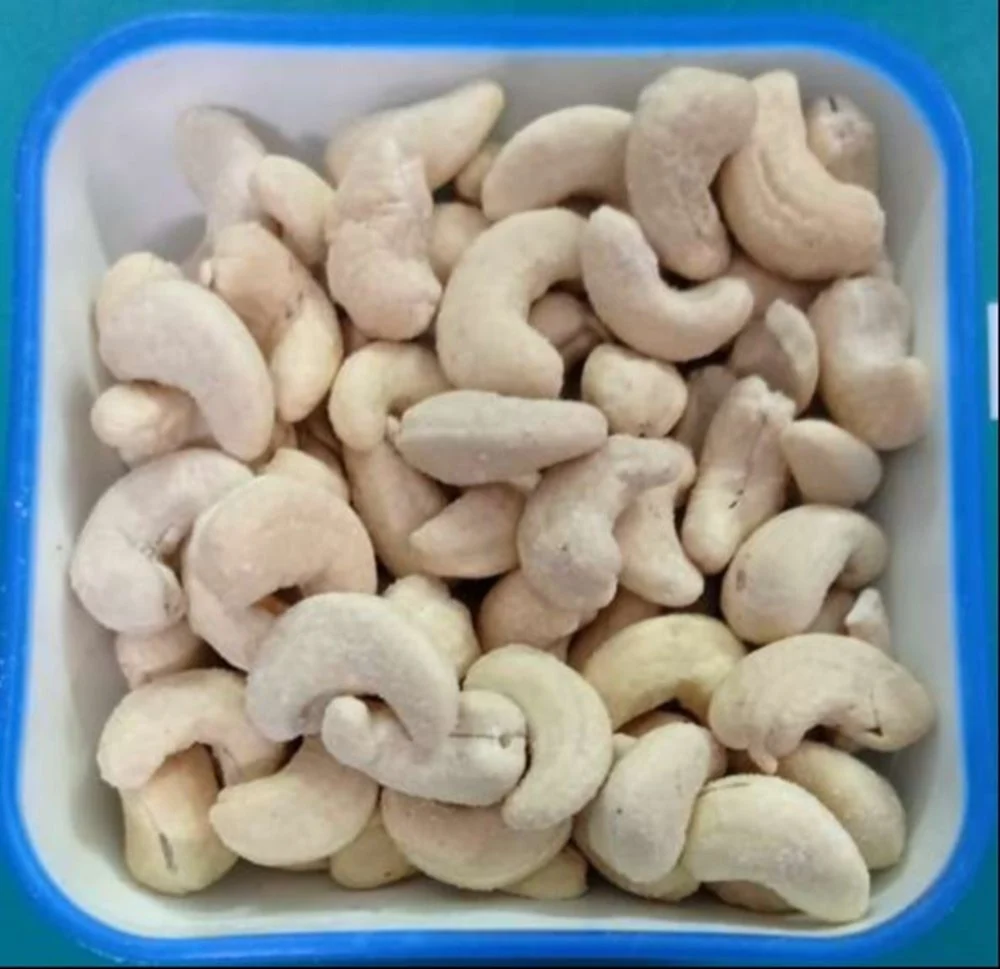Roasted and salted kaju