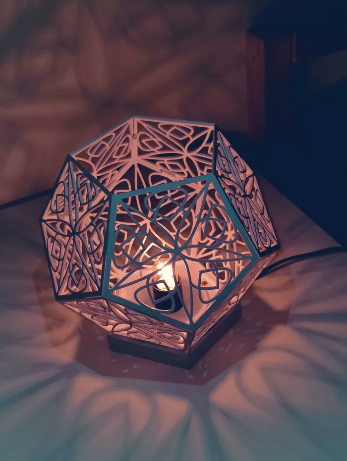 Lampe géométrique artistique 