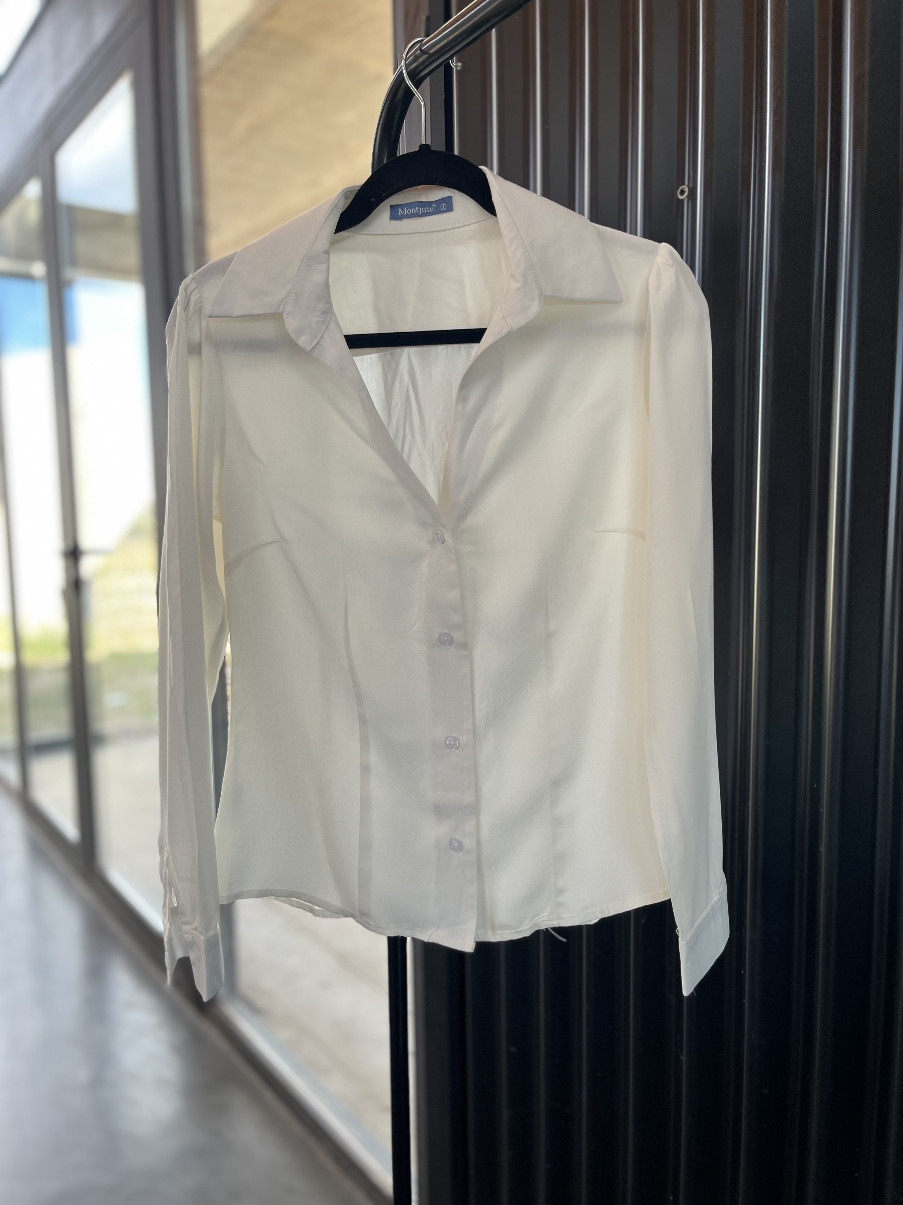 Camisa blanca de manga larga