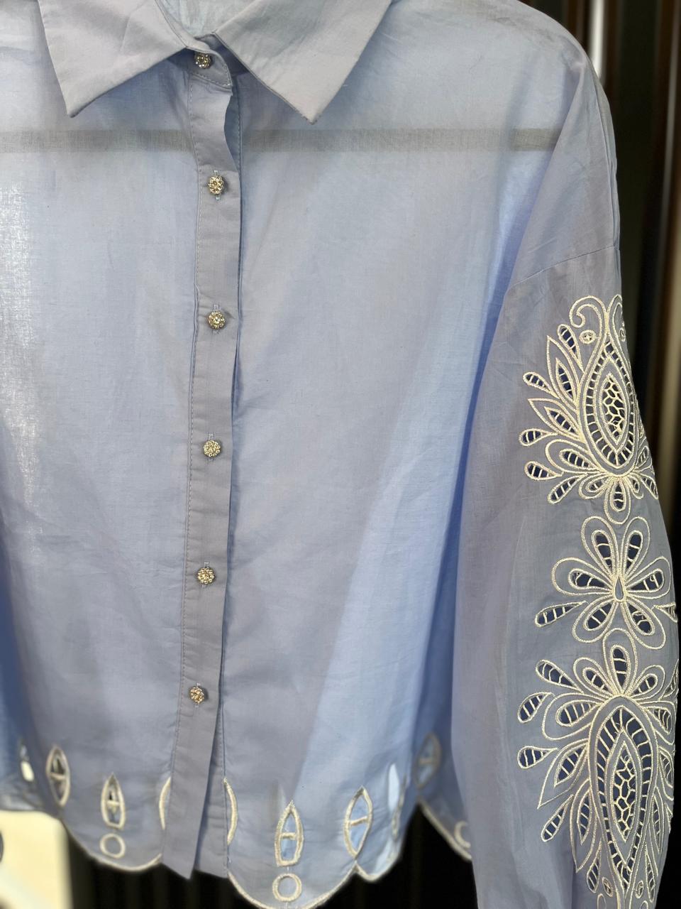 Camisa bordada