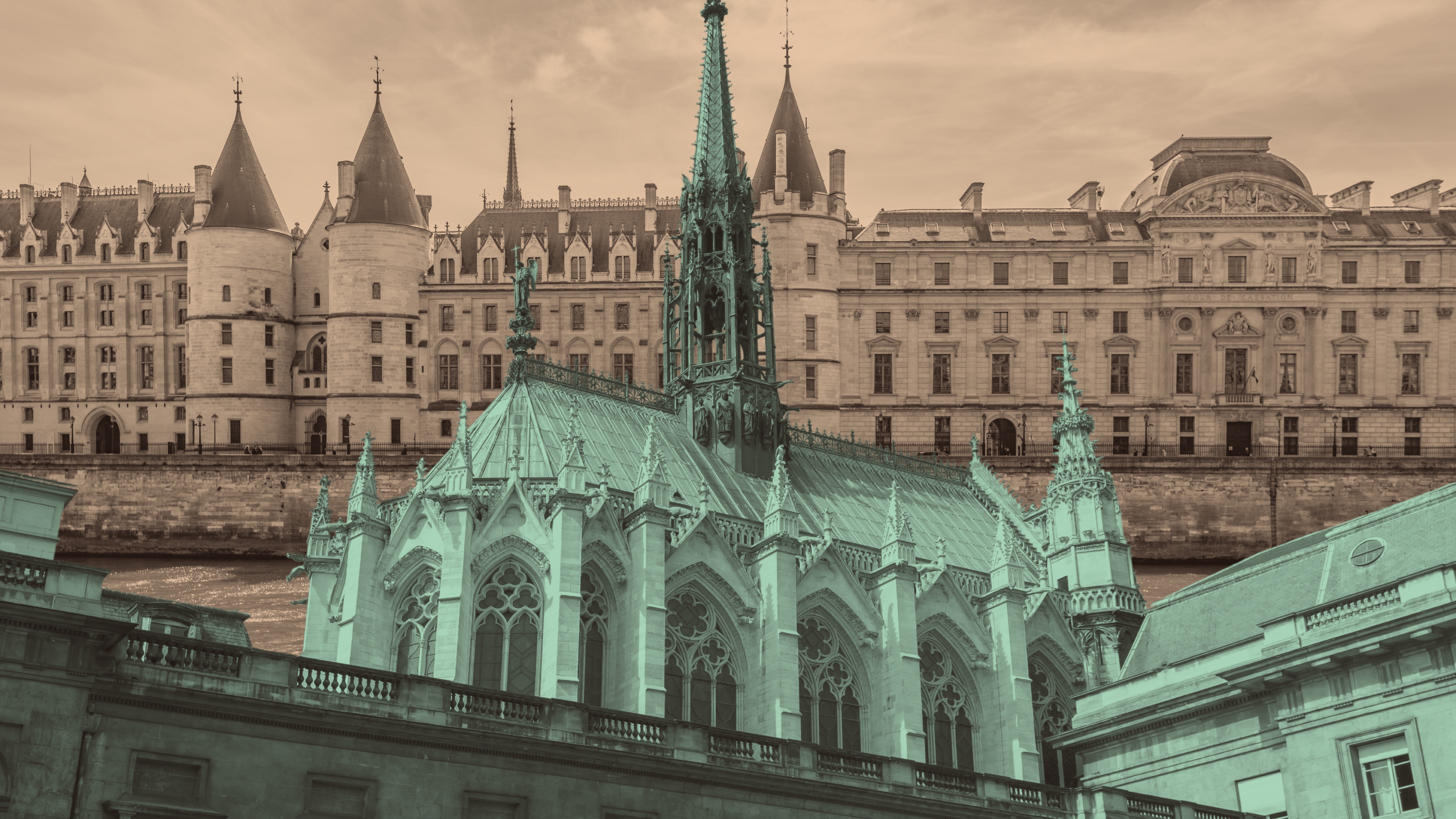 Essence of Paris: Private Guided Walking Tour & Tickets