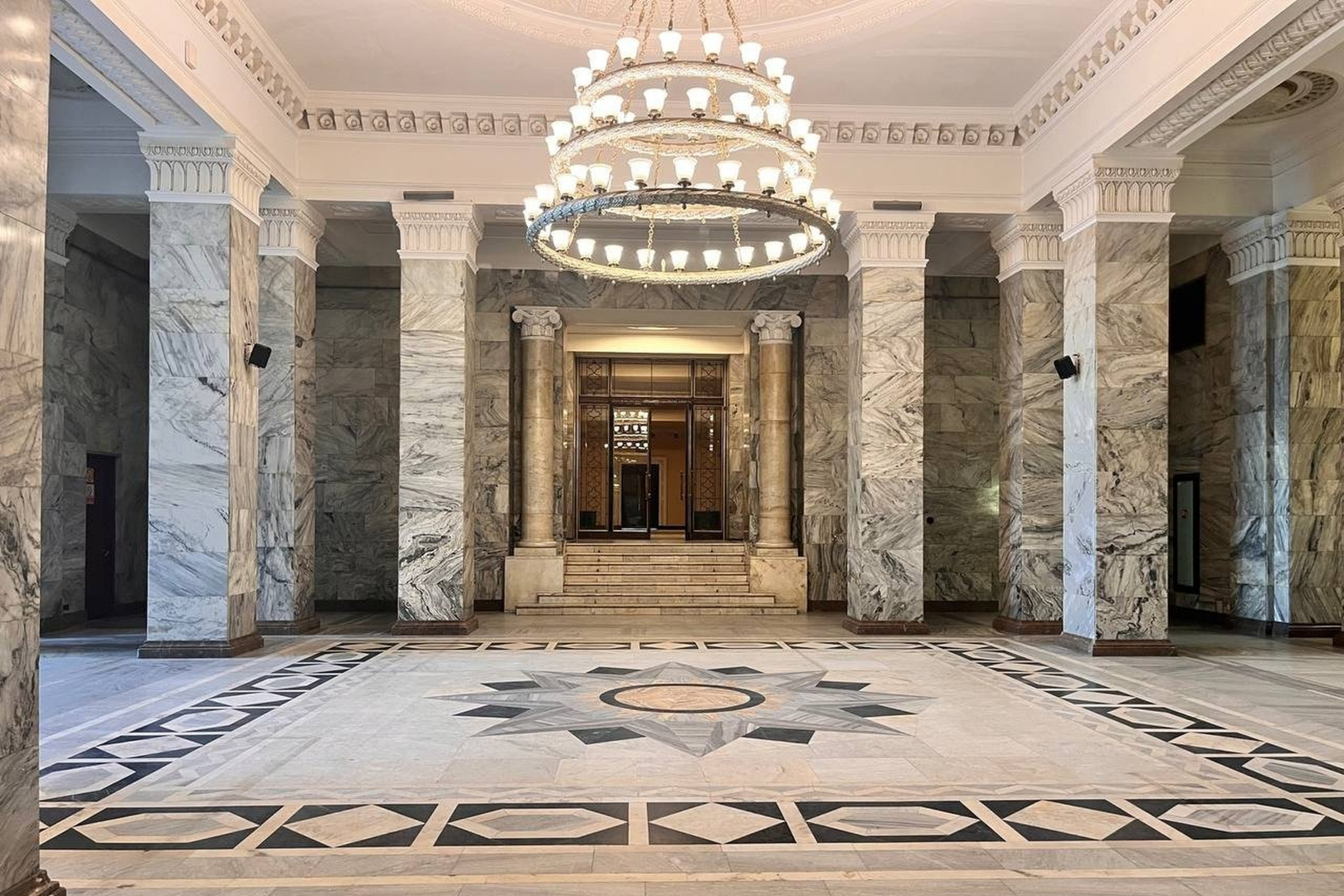 Warsaw: Communism Private Guided Tour with Museum Entry