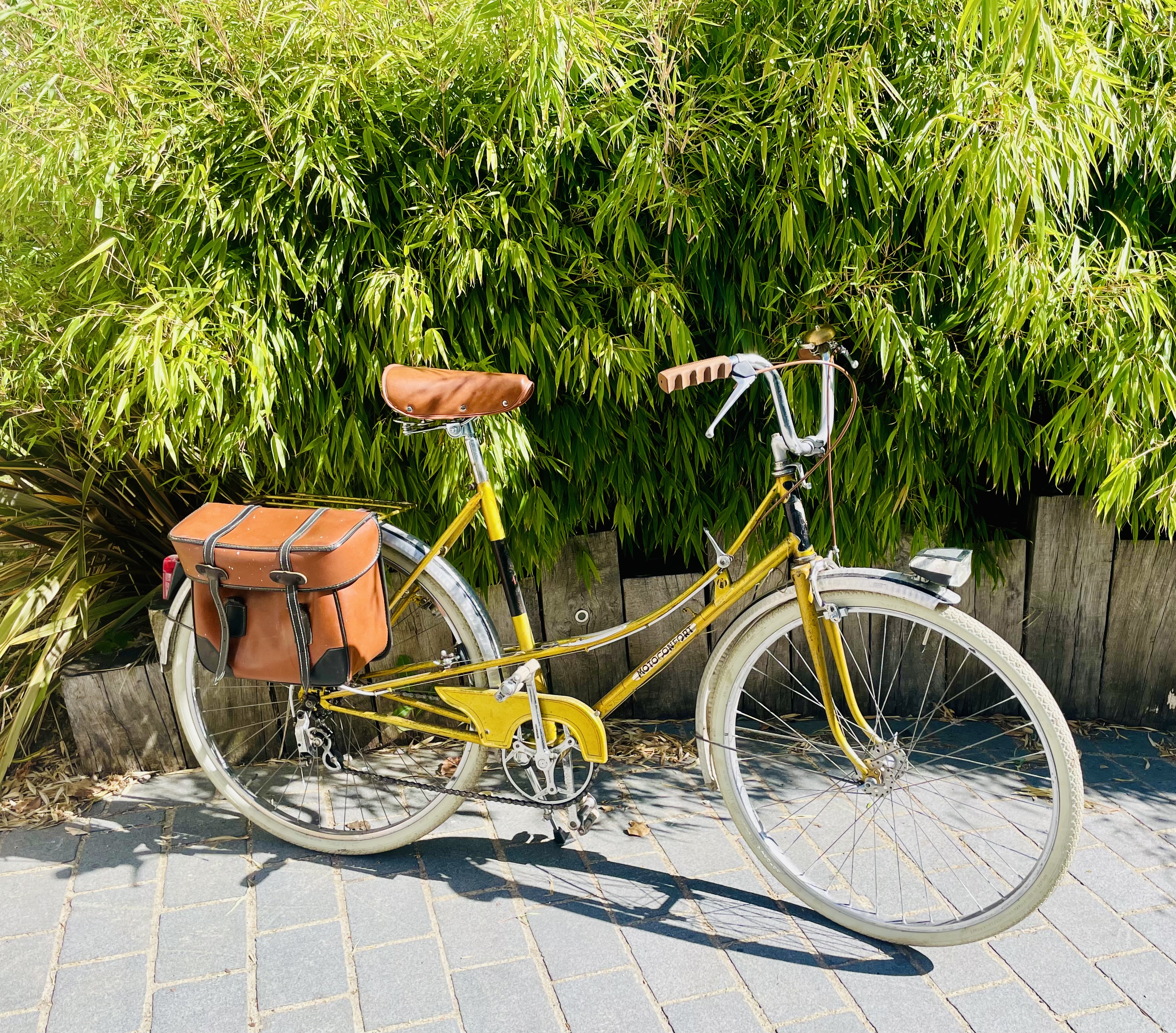 Vélo vintage jaune
