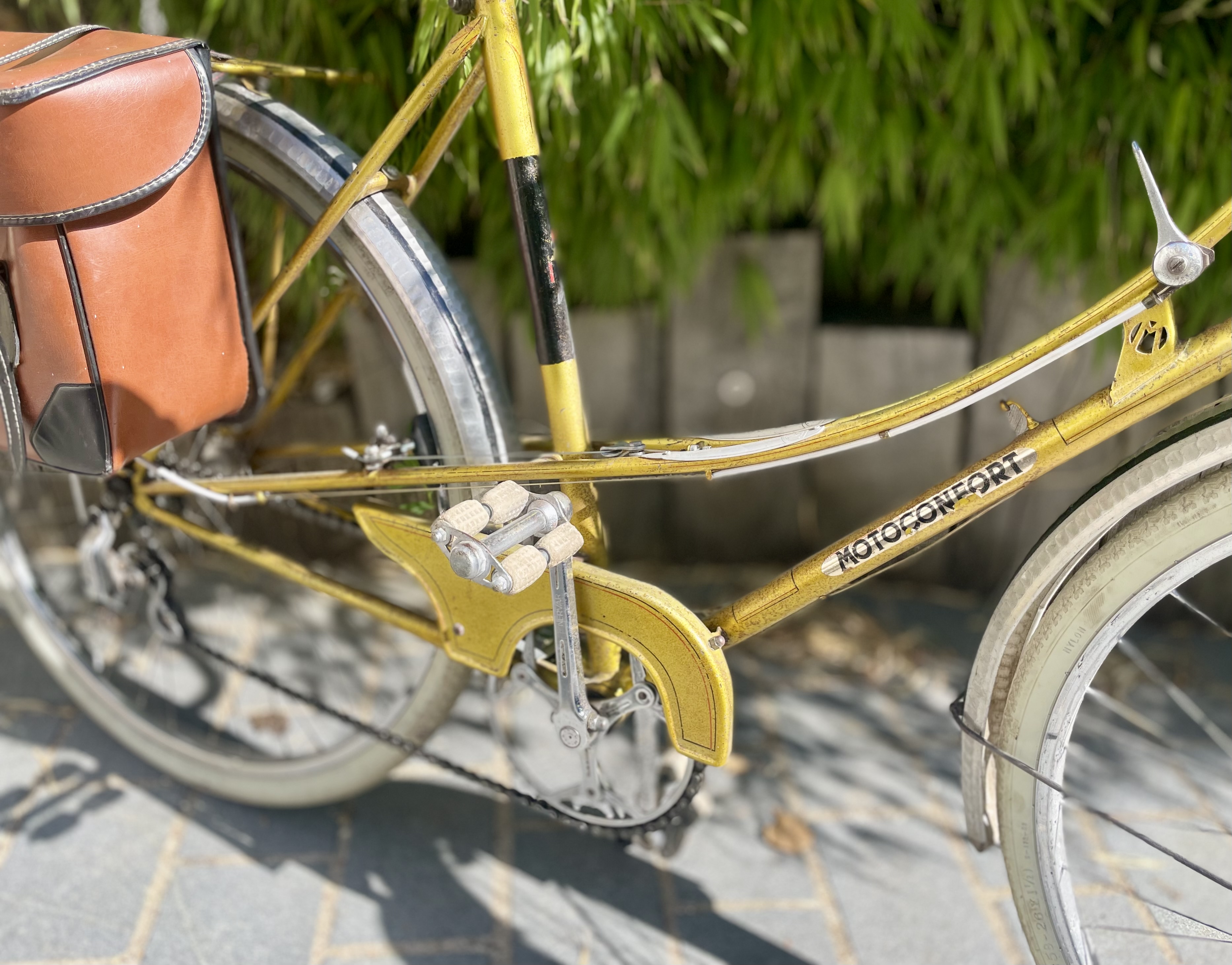 Vélo vintage jaune