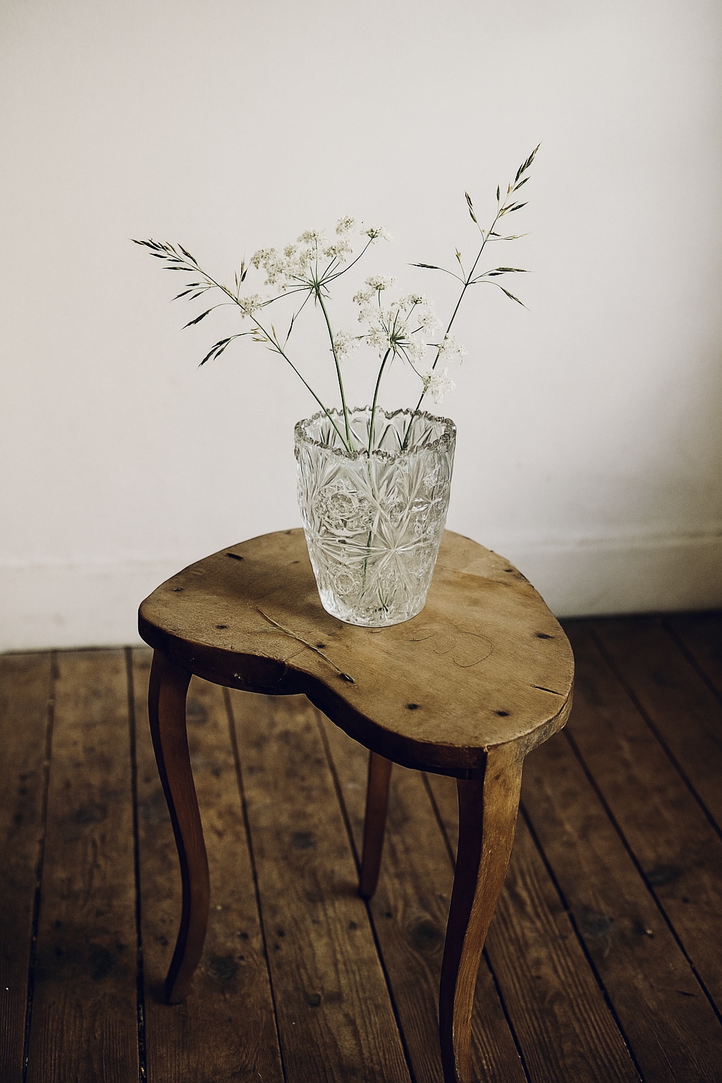 Vase en verre taillé vintage