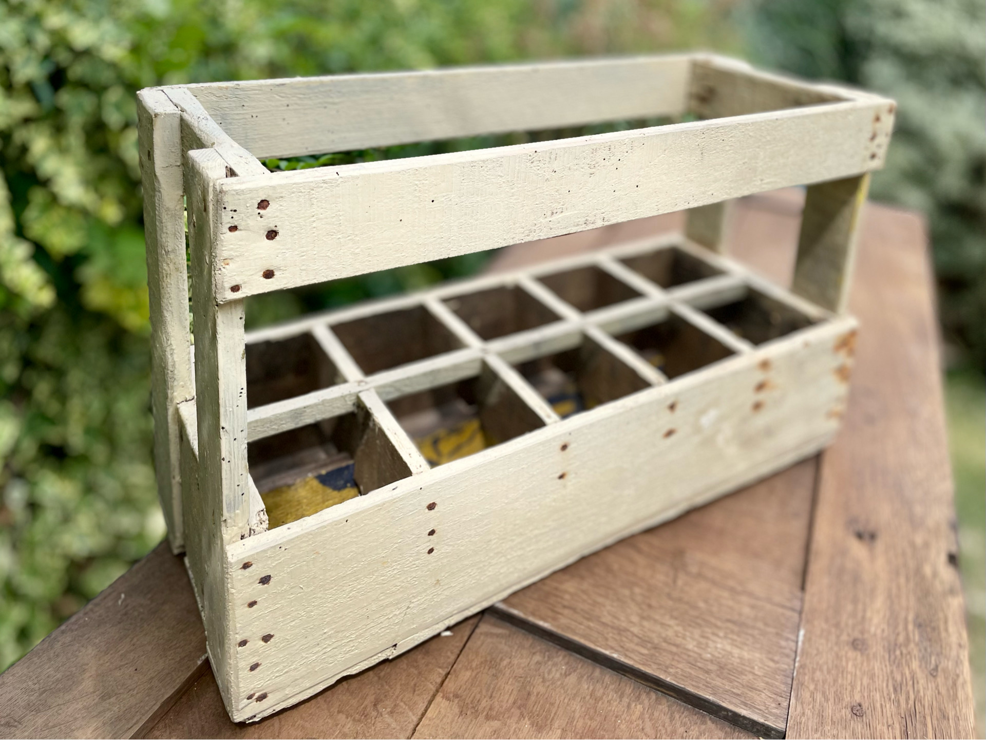 Caisse à bouteilles vintage en bois peint 